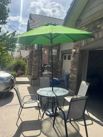 4 Patio chairs + table + umbrella