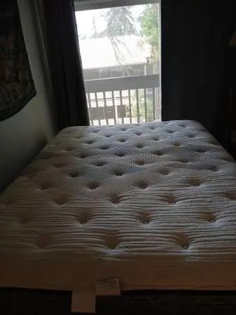 Simmons Beautyrest Queen bed