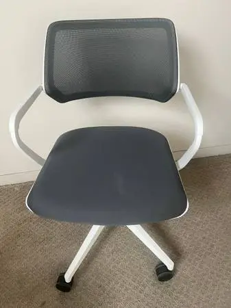 (5) Steelcase Qivi Chairs. Pivoting Back & Gliding Seat. White Finish