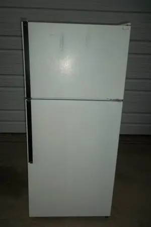 Kenmore Coldspot 106.9354211 Top-Freezer 16 Cu Ft White Works Great !!
