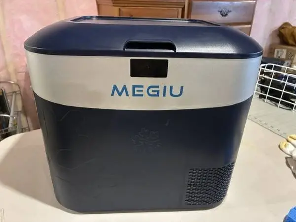 Megiu Portable Car Refrigerator/Freezer 12-Volt DC/110-Volt AC