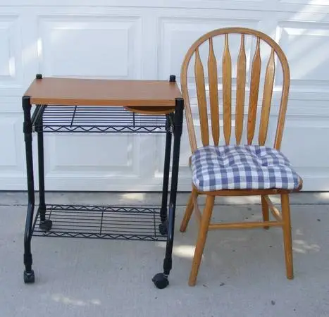 Lil computer desk or occassional desk