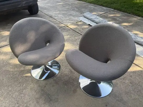 GOOD CONDITION Comfort Curl Wool Blend Swivel Lounge Chair