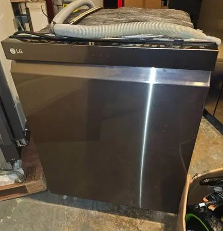 LG DARK STAINLESS STEEL DISHWASHER WITH INTERIOR STAINLESS STEEL