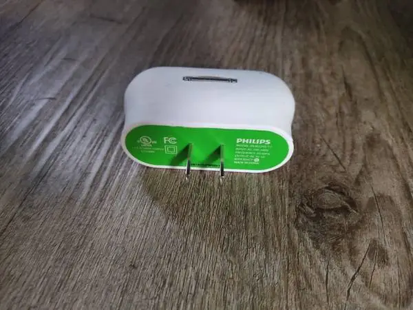 Wall Dock For iPod/iPhone With 30 Pin (Model: Philips DLM2245/17)