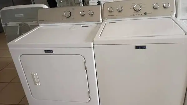 SET WASHER AND DRYER MAYTAG
