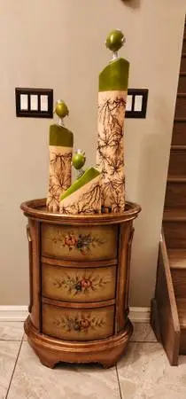 BEAUTIFUL SOLID WOOD CUSTOM TABLE WITH DRAWERS