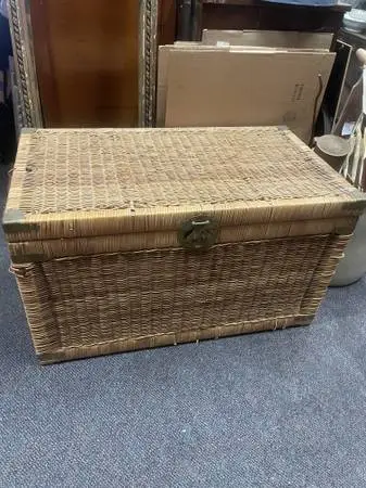 Wicker rattan trunk chest coffee table 36 by 20 by 21