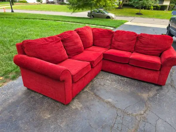 Nice clean sectional