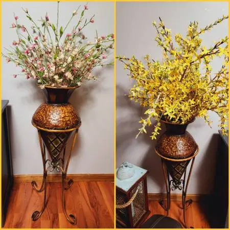 GORGEOUS QUALITY PIER 1 IMPORTS URNS VASES WITH STAND & FLOWERS