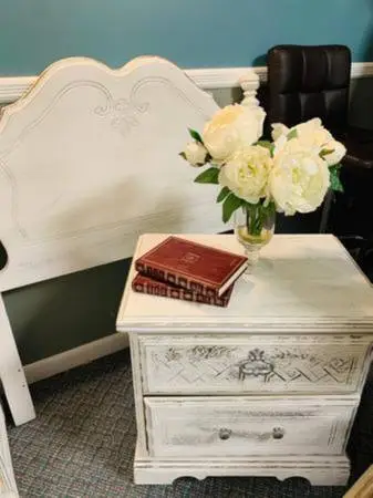 CUTE AND QUALITY SHABBY CHIC TWIN BEDROOM SET