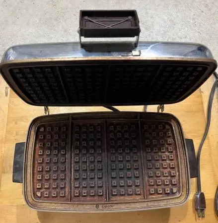Vintage General Electric Waffle Maker / Toaster Griddle