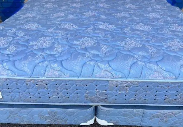 King bed with box spring