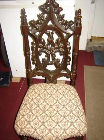 ANTIQUE VICTORIAN GOTHIC CHAIR.