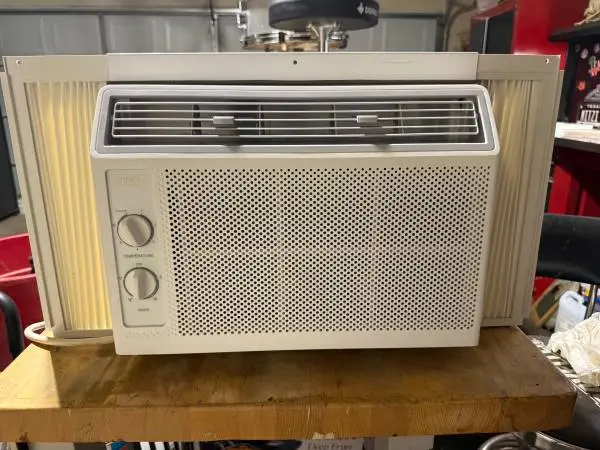 5K UM TCL Window AIR CONDITIONER.