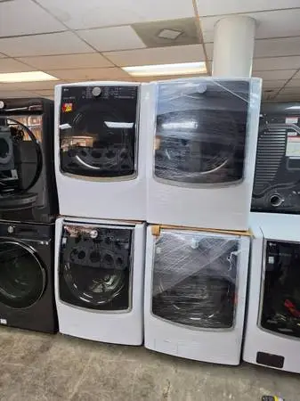 Lg white jumbo extra large steam washer and gas dryer