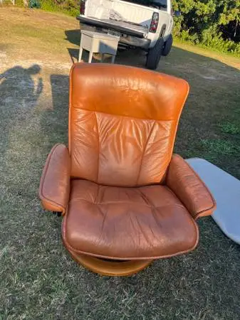 Ekornes stressless leather recliner chair
