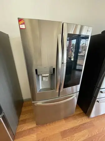 *Like new LG counterdetph bottom freezer*w/1yr warranty included*