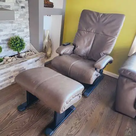 NEW QUALITY LEATHER MASSAGER CHAIR WITH STOOL