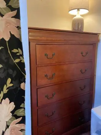 Beautiful Drawer Chest With Secret Drawer (Glendale)