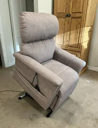 Recliner (s) / Living Room Chair (s) at Creative Bargains