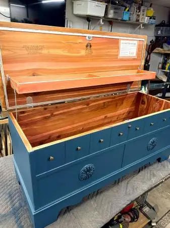 DO NOT FLAG! READ-Vintage Cedar Chest in Immaculate Condition