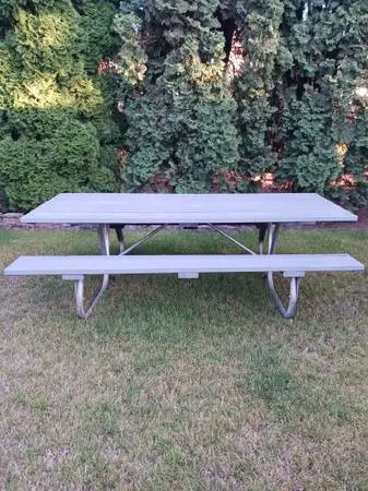 NICE PICNIC TABLE FOR SALE