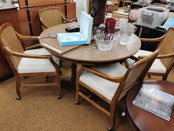 dining set - round table, 4 rolling chairs, one leaf