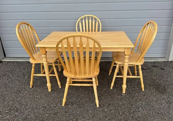 Table and Chairs Sets at Creative Bargains