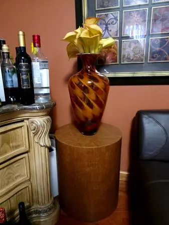 PIER 1 IMPORTS 3 PC SET, PEDESTAL, GORGEOUS GLASS VASE AND TULIPS