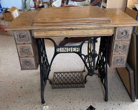 SINGER SEWING MACHINE