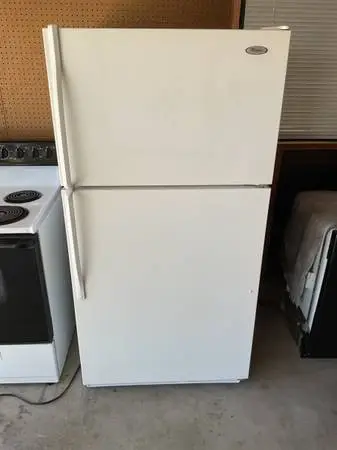 Whirlpool 21 cu ft Refrigerater