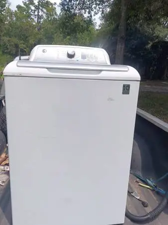 A GE WASHING MACHINE
