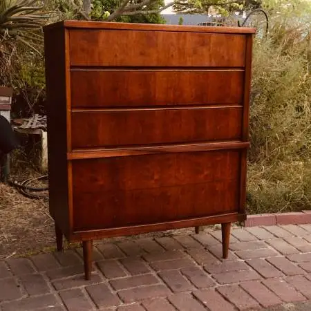 Beautiful c1962 MCM Bassett walnut 4dr Dresser/Ready for Use