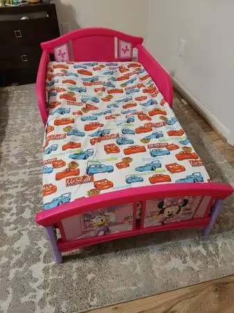 Toddler Bed with Mattress - Disney Mini mouse