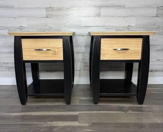 Set of 2 black end tables / nightstands