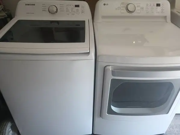 SAMSUNG Super capacity washer, LG GAS dryer, working great