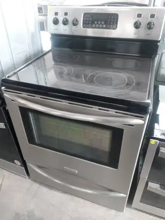 ★Frigidaire stainless steel glass-top stove