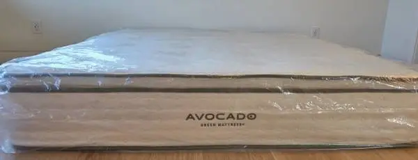 Queen Size Avocado BOX TOP Mattress(I DELIVER)