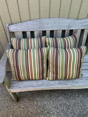 4 outdoor decorative pillows