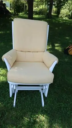 GLIDDER/ROCKING(NURSING) CHAIR WHITE NICE AND VERY CLEAN $150.00