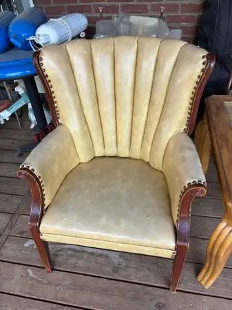 VINTAGE CHAIR YELLOW
