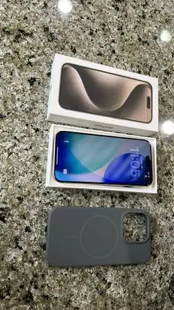 Iihone 15 pro max 256gb uocked with box charger abd case