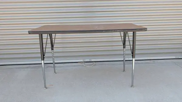 4ft Adjustable Height Table