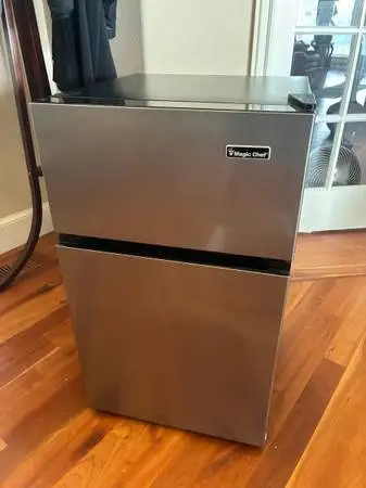 Magic Chef Mini-fridge