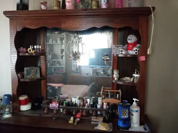Dresser vanity mirror with shelves