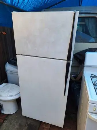 HOTPOINT REFRIGERATOR