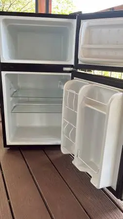 GE compact refrigerator / freezer