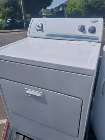 Whirlpool ELECTRIC DRYER.  ( Like new condition)