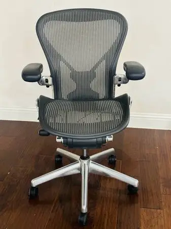 Herman Miller Aeron B Posture fit fully loaded Aluminum in perfect condition